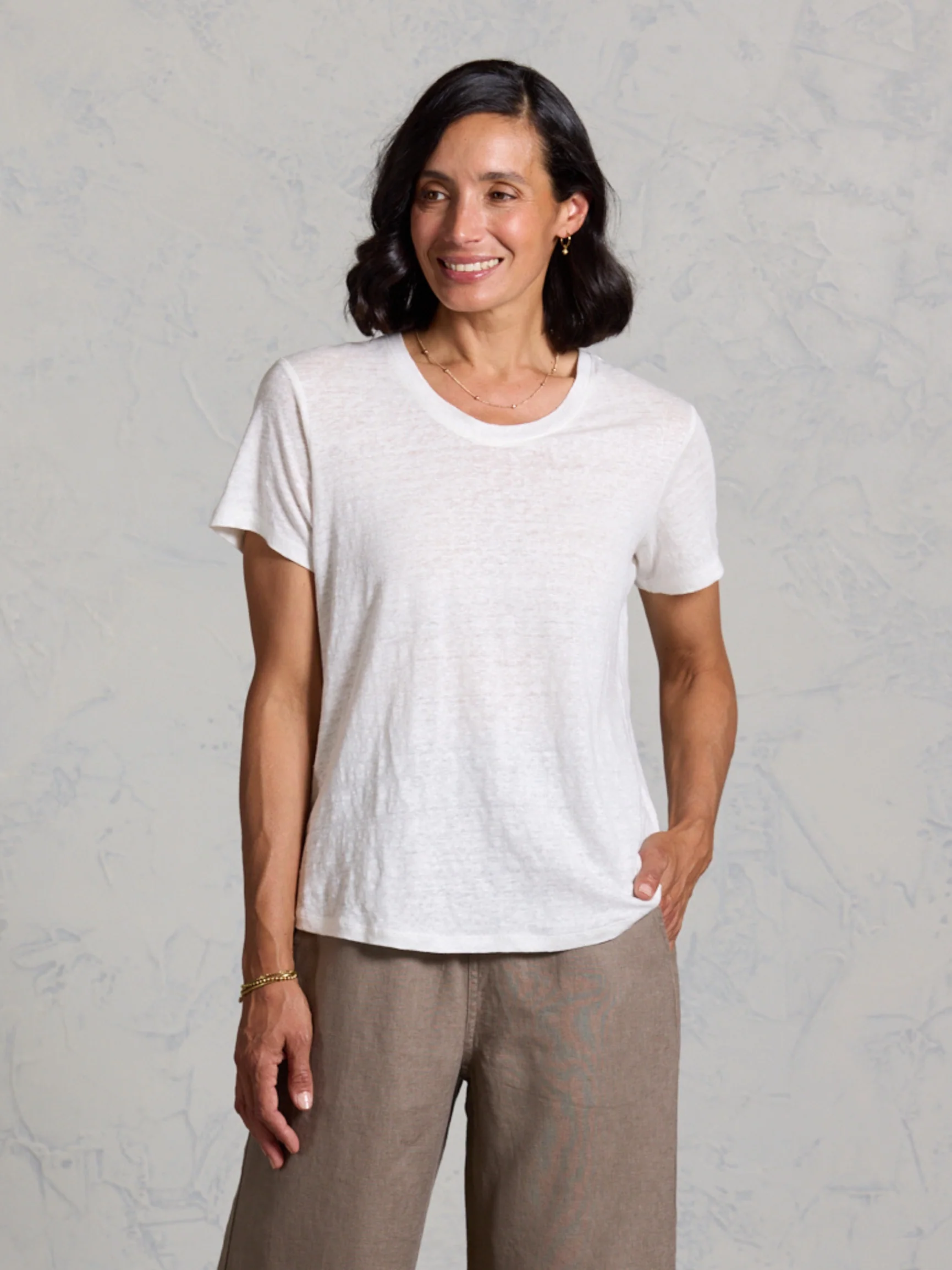 Clovelly French Linen T-Shirt Coconut - Image 3