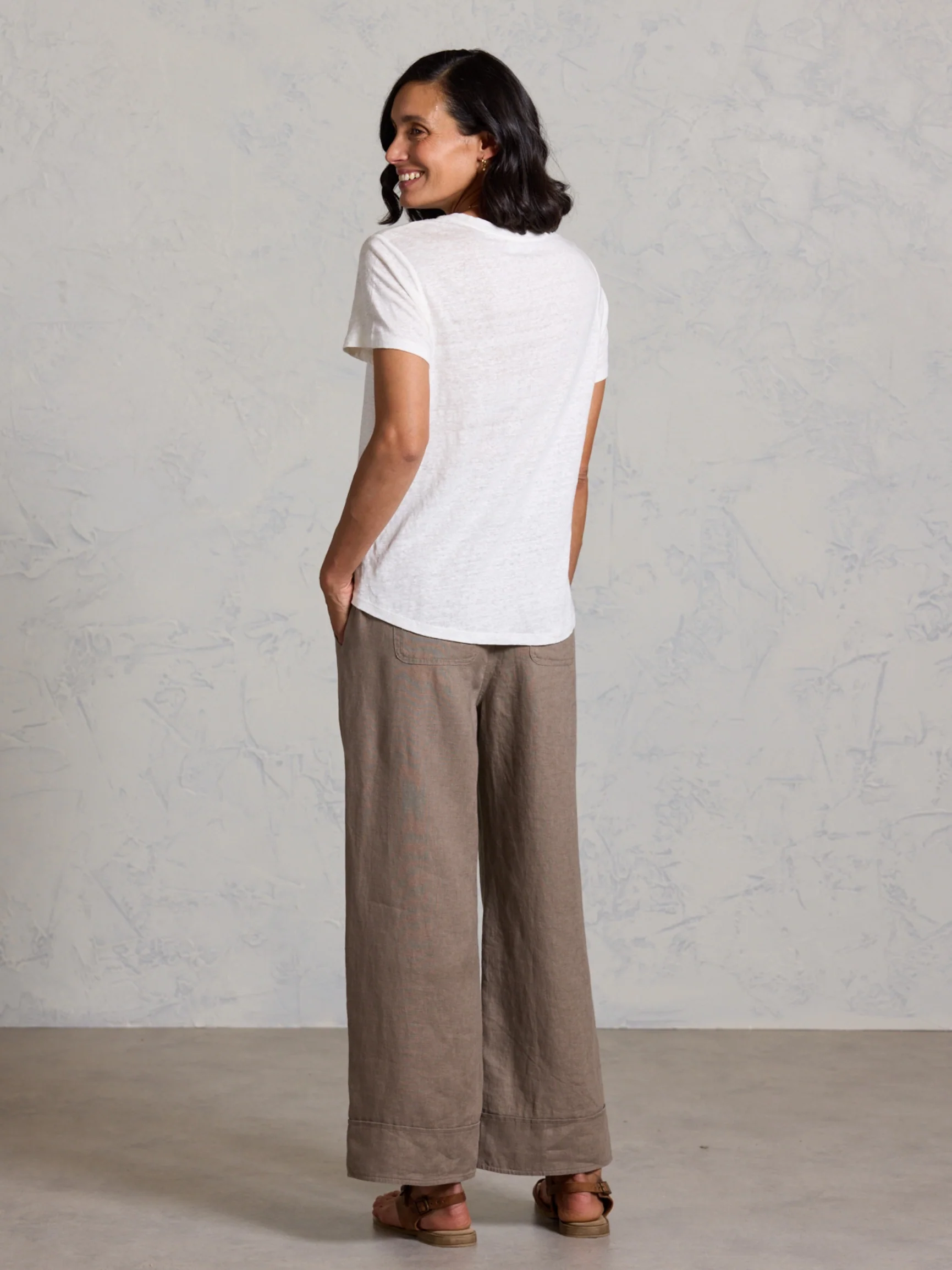 Clovelly French Linen T-Shirt Coconut - Image 5