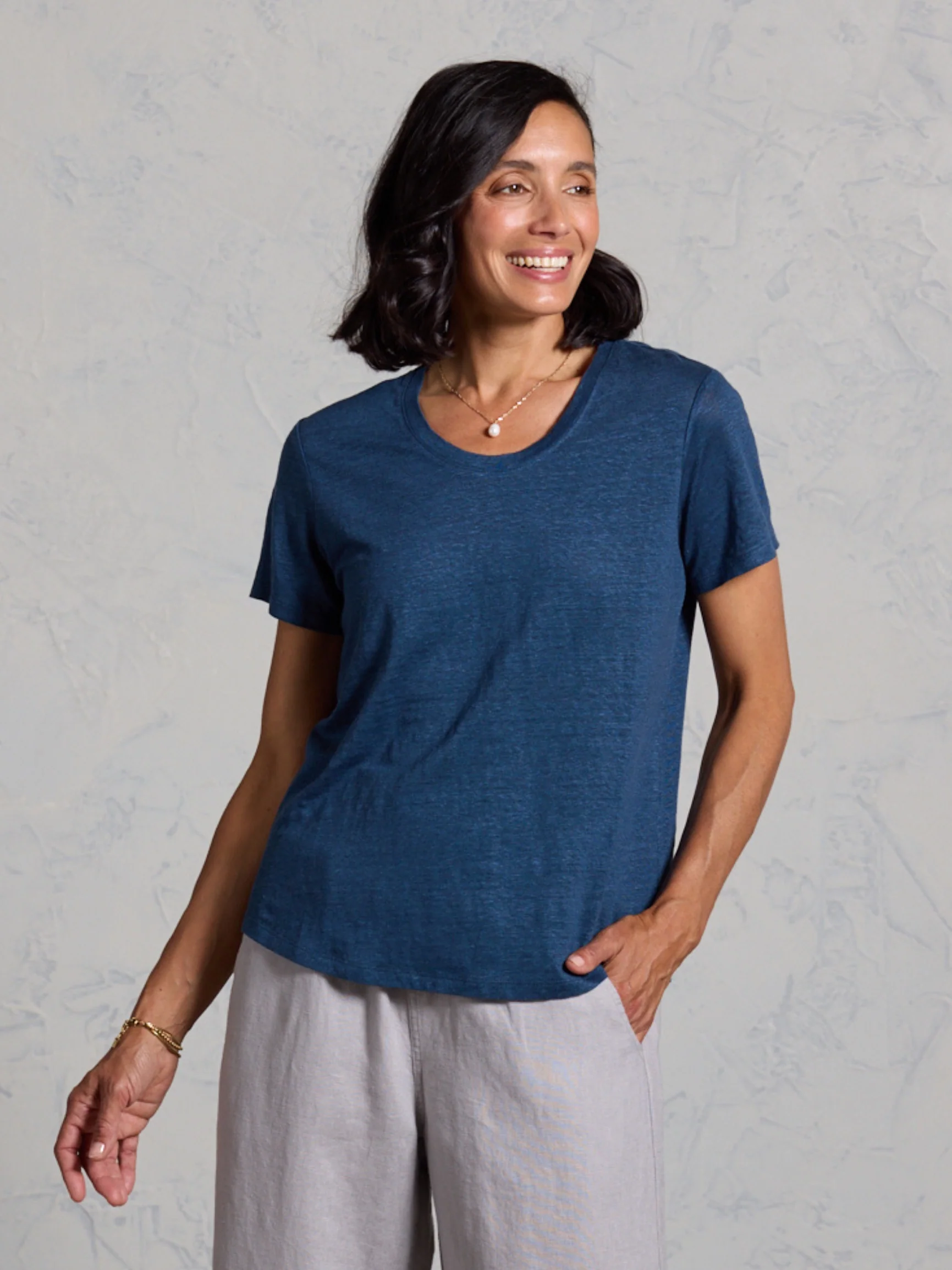 Clovelly French Linen T-Shirt Navy - Image 3