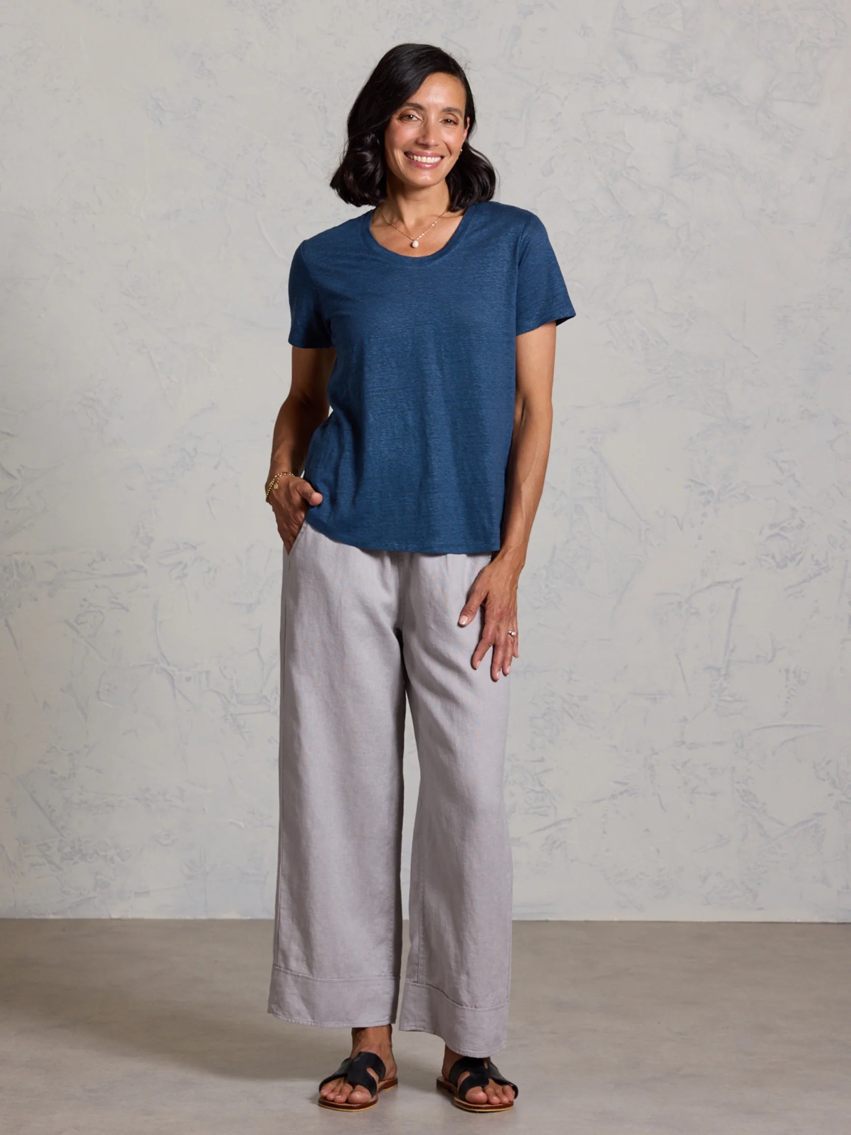 Clovelly French Linen T-Shirt Navy - Image 4