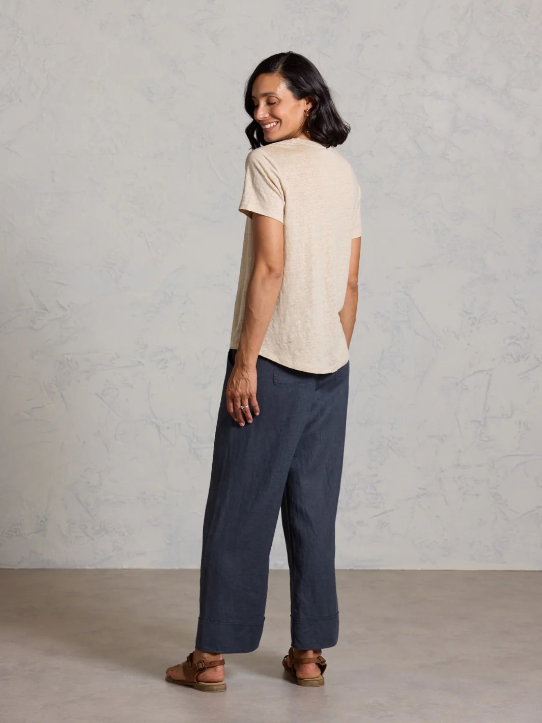 Clovelly French Linen T-Shirt Stone - Image 5